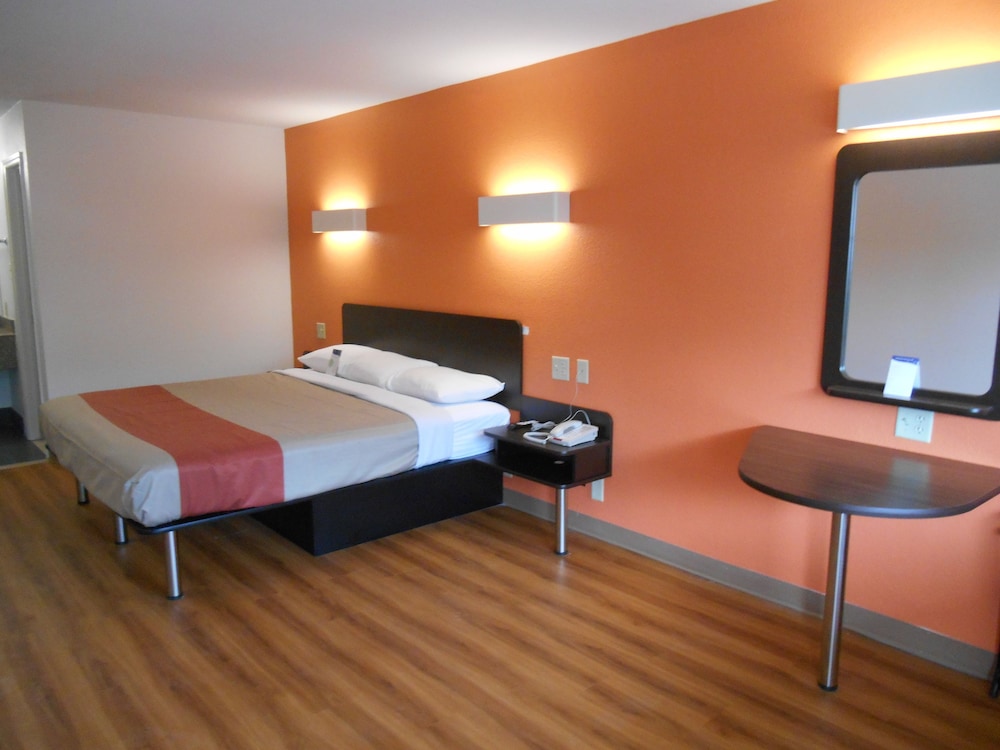 Motel6 San Antonio, TX - South IH-10 East 35/51