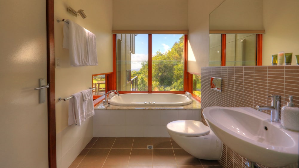 Montville Oceanview Cottages 22/25