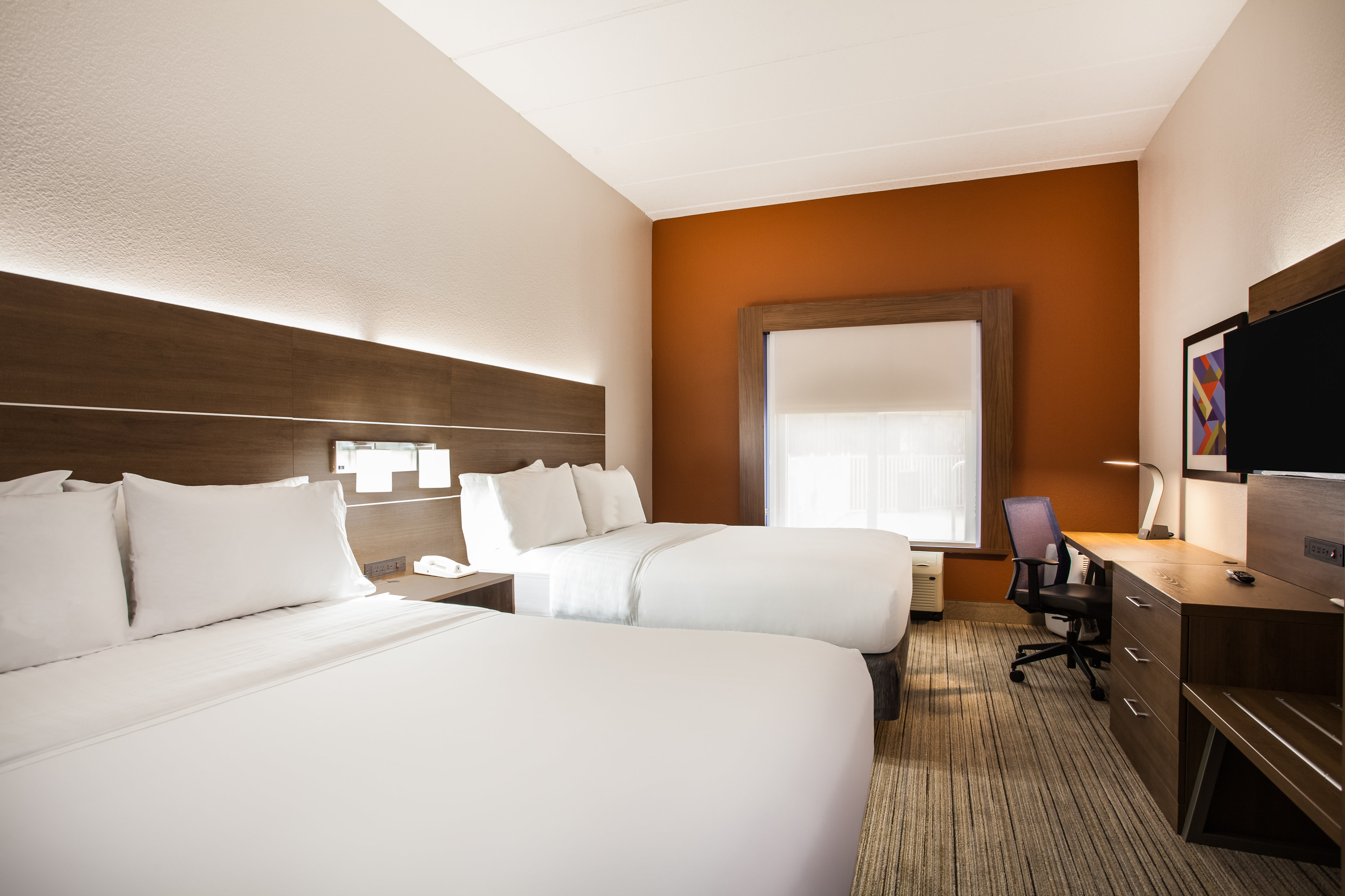 غرفة بسريرين لذوي الإعاقة