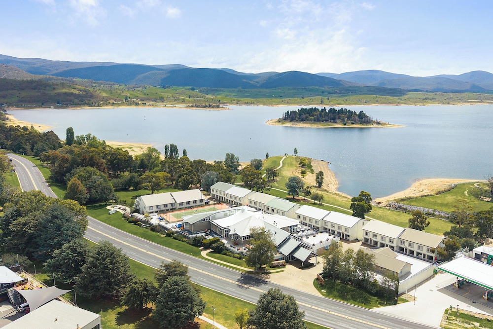 Horizons Lake Jindabyne 74/80