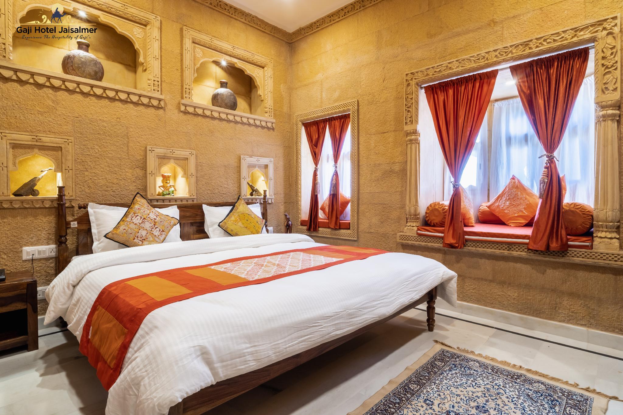 Super, Deluxe, Queen Bed
