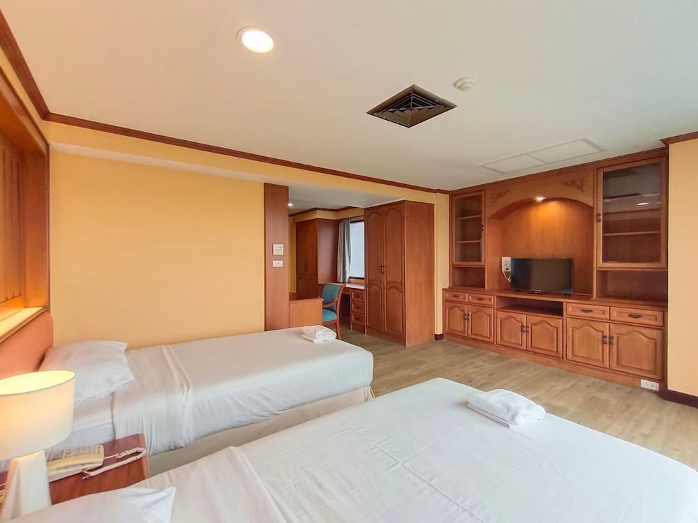 Ebina House 13/60