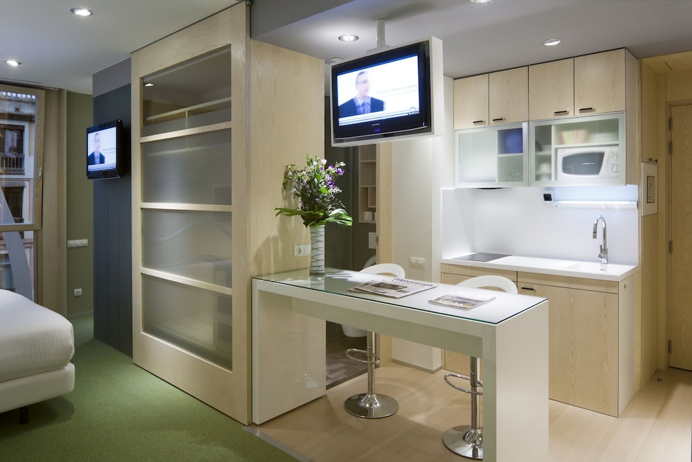 Ako Suite Hotel 33/37