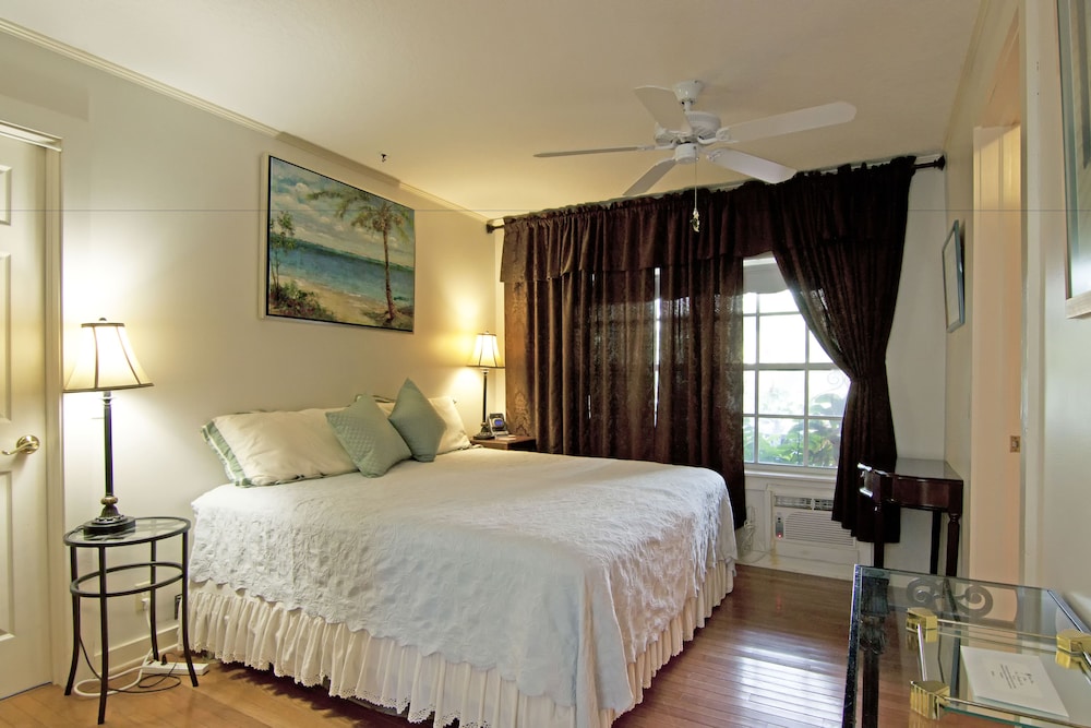 Gallery, Suite