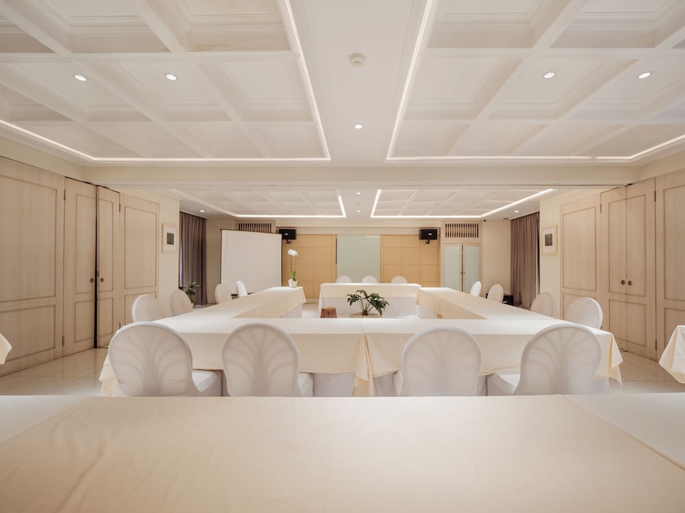 Alron Hotel Kuta Powered by Archipelago 33/67