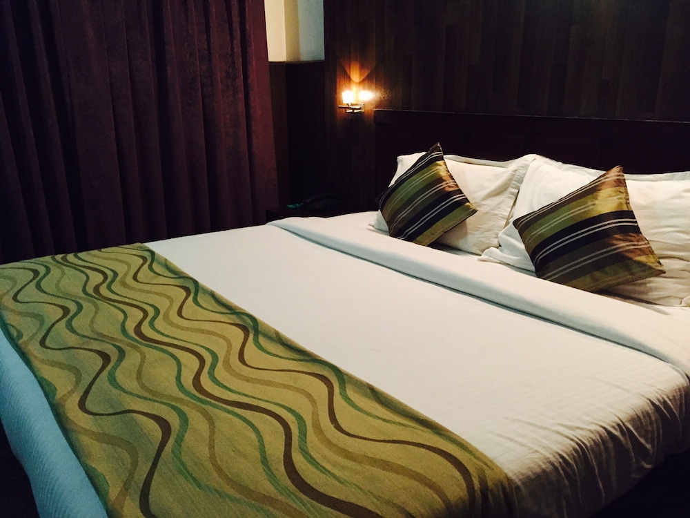 Hotel Krishna Sagar(Raj Nagar) 23/62