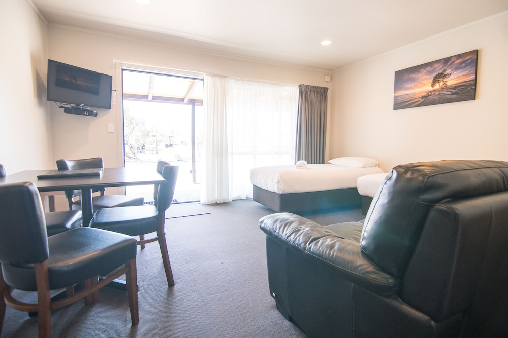 Parklands Motor Lodge 38/56