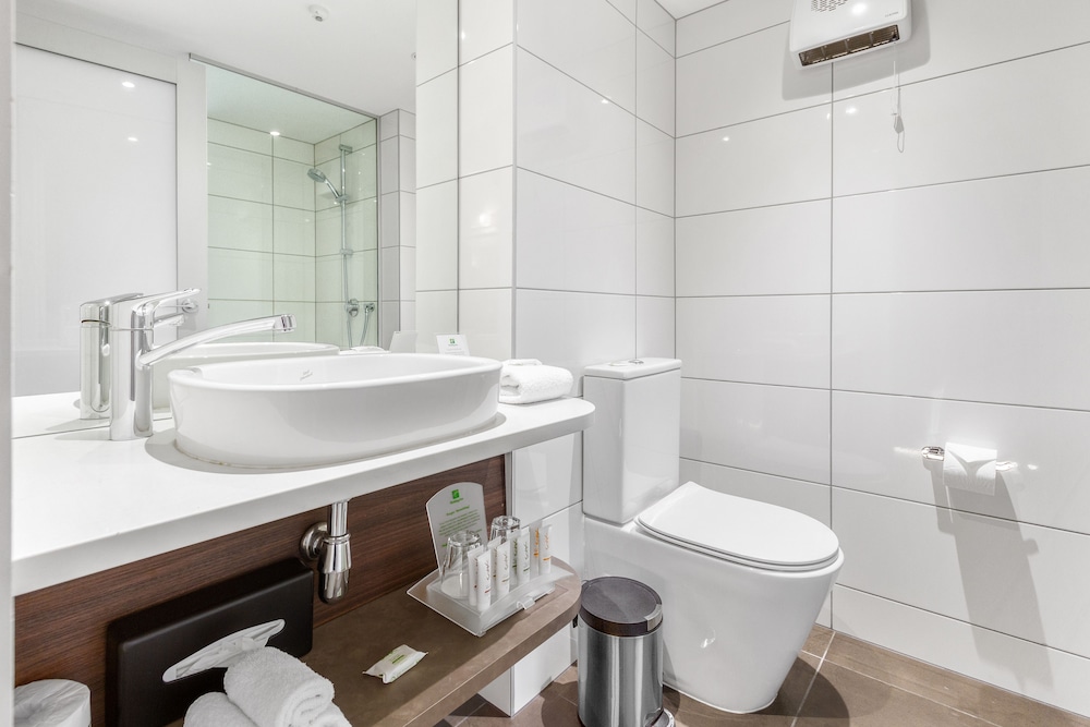 HOLIDAY INN QUEENSTOWN FRANKTON ROAD 30/76