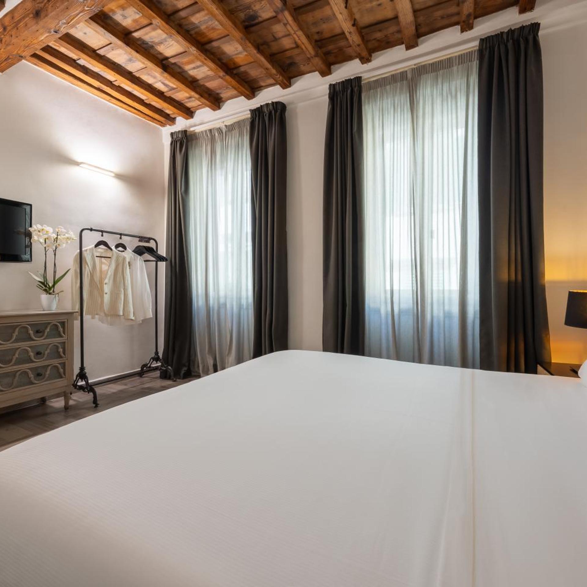 شقة، Hotel Globus 6/10
