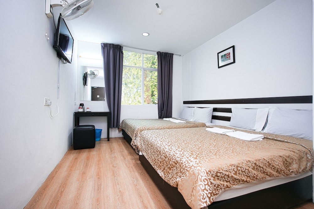 STANDARD, QUADRUPLE, 2 QUEEN BEDS