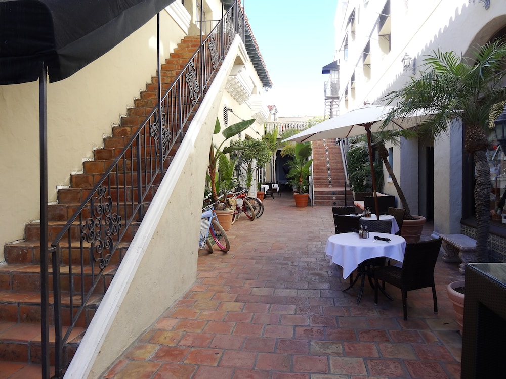 Balboa Inn 26/73