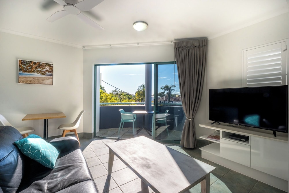 NOOSA RIVER SANDY SHORES 18/65