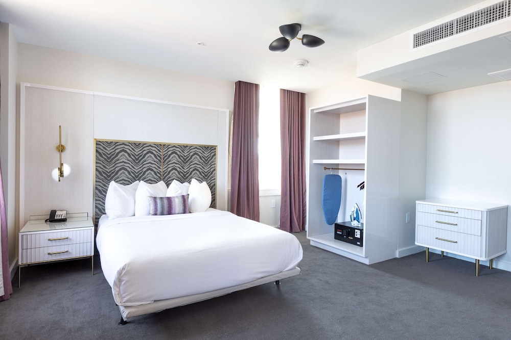 The Kelly Birmingham, Tapestry Collection By Hilton 25/56