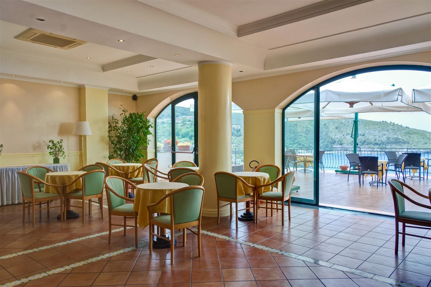 restaurant cafeteria