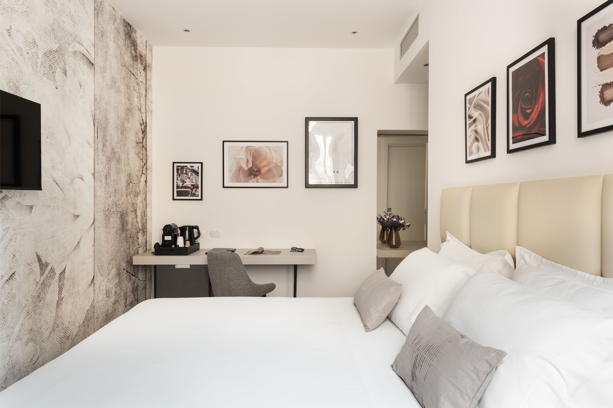 SUPERIOR, DOUBLE OR TWIN BED