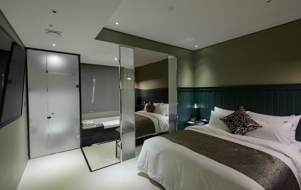 JB Design Hotel 25/77