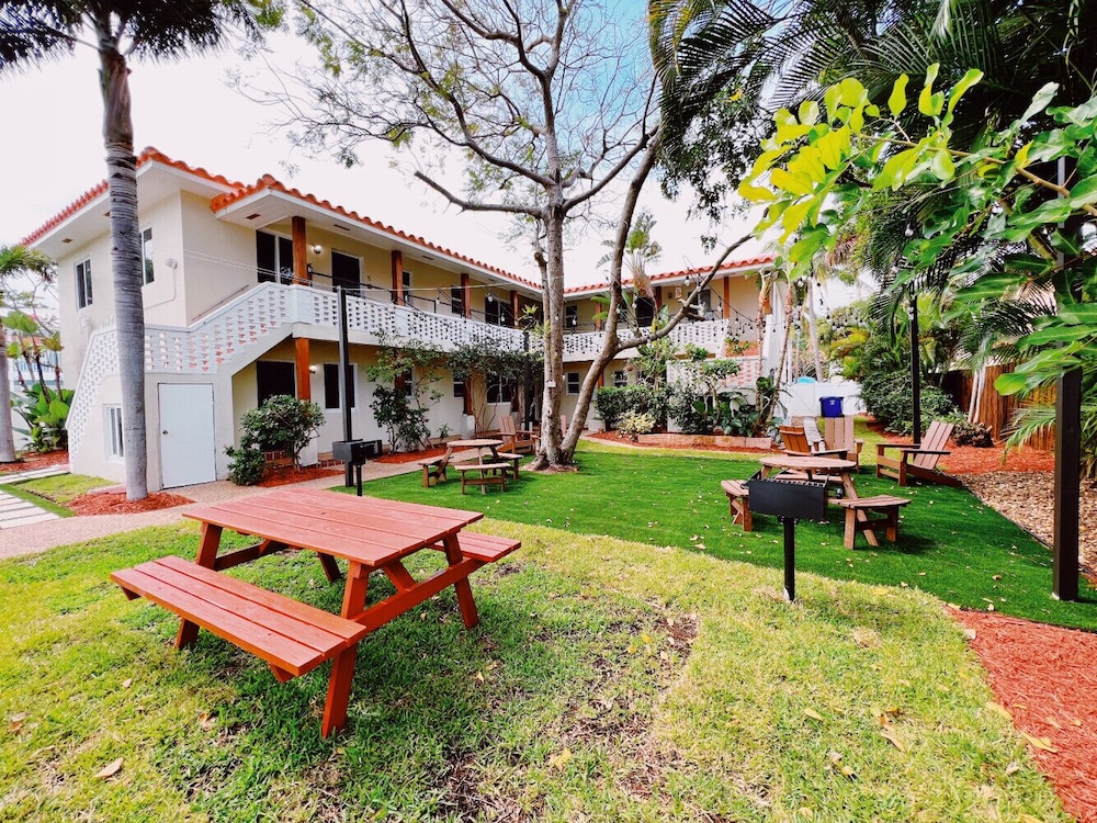The Leeward Apartments By Lowkl 43/50