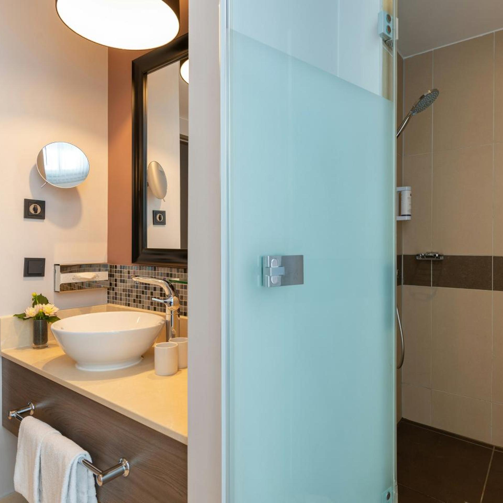 جناح جونيور، Leonardo Royal Hotel Berlin Alexanderplatz 4/7