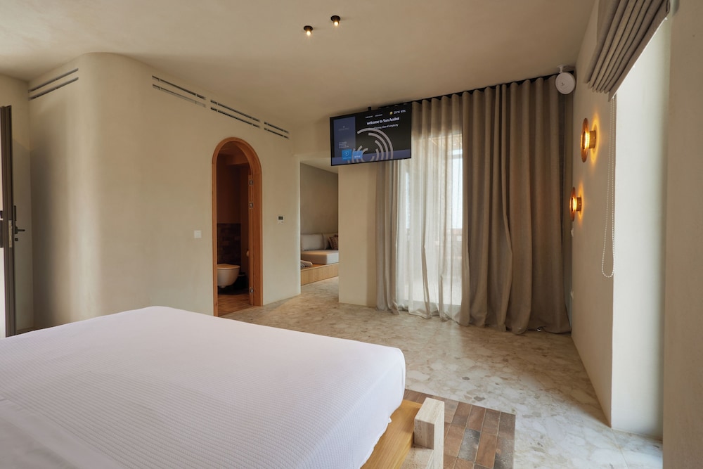 Deluxe, Suite, King Bed, Sofa, Bathtub