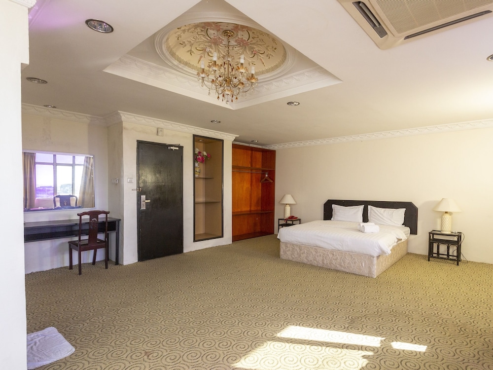 OYO 89619 De Choice Hotel 17/23