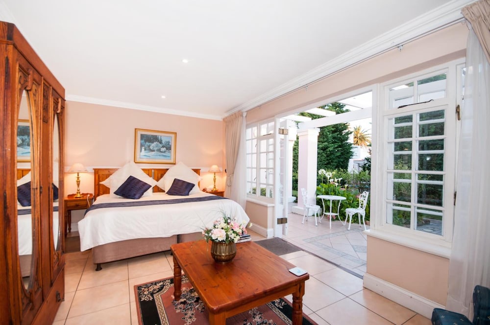 Heugh Road Guest House (Essential Service Acc) 8/24