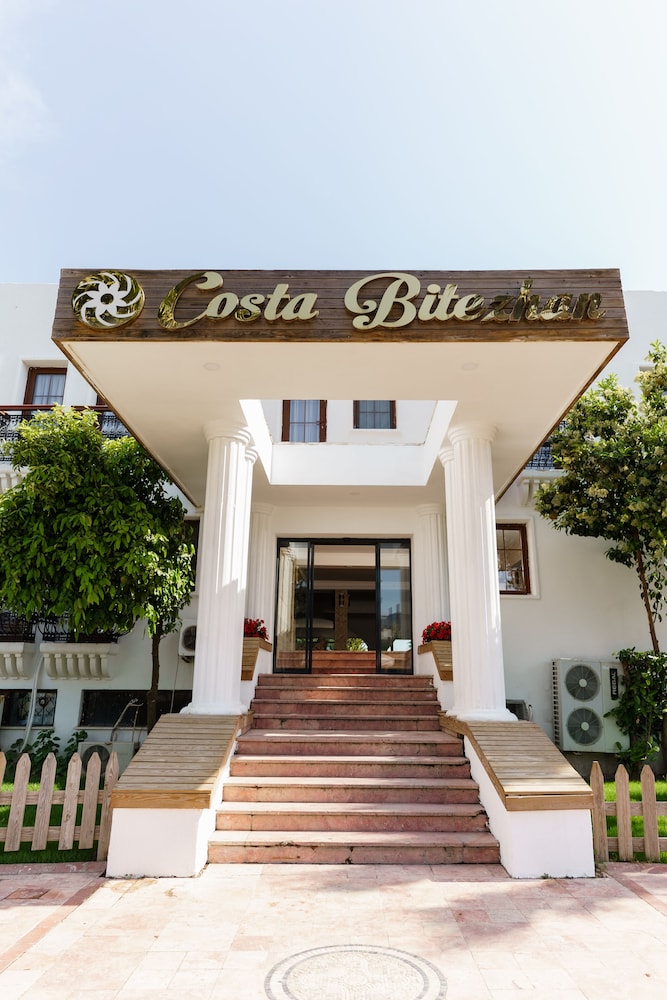 Costa Bitezhan Hotel 4/73