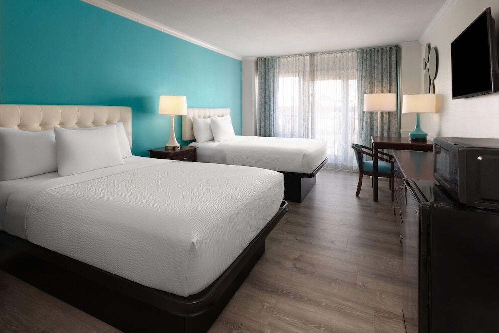 ROOM, 2 DOUBLE BEDS, PARTIAL OCEAN VIEW