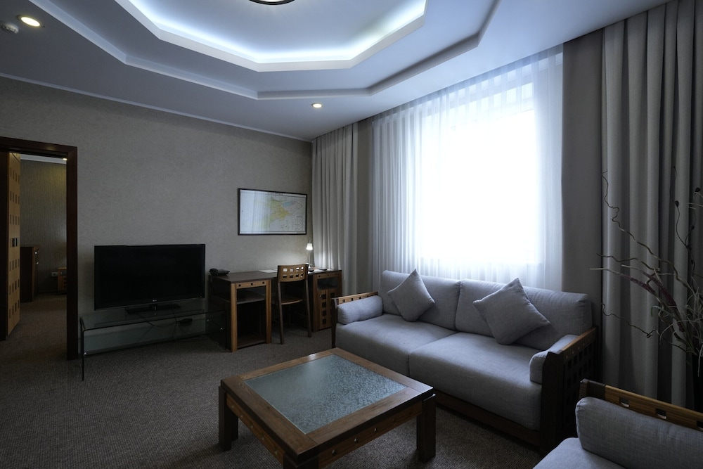 Golden Dragon Hotel 50/75