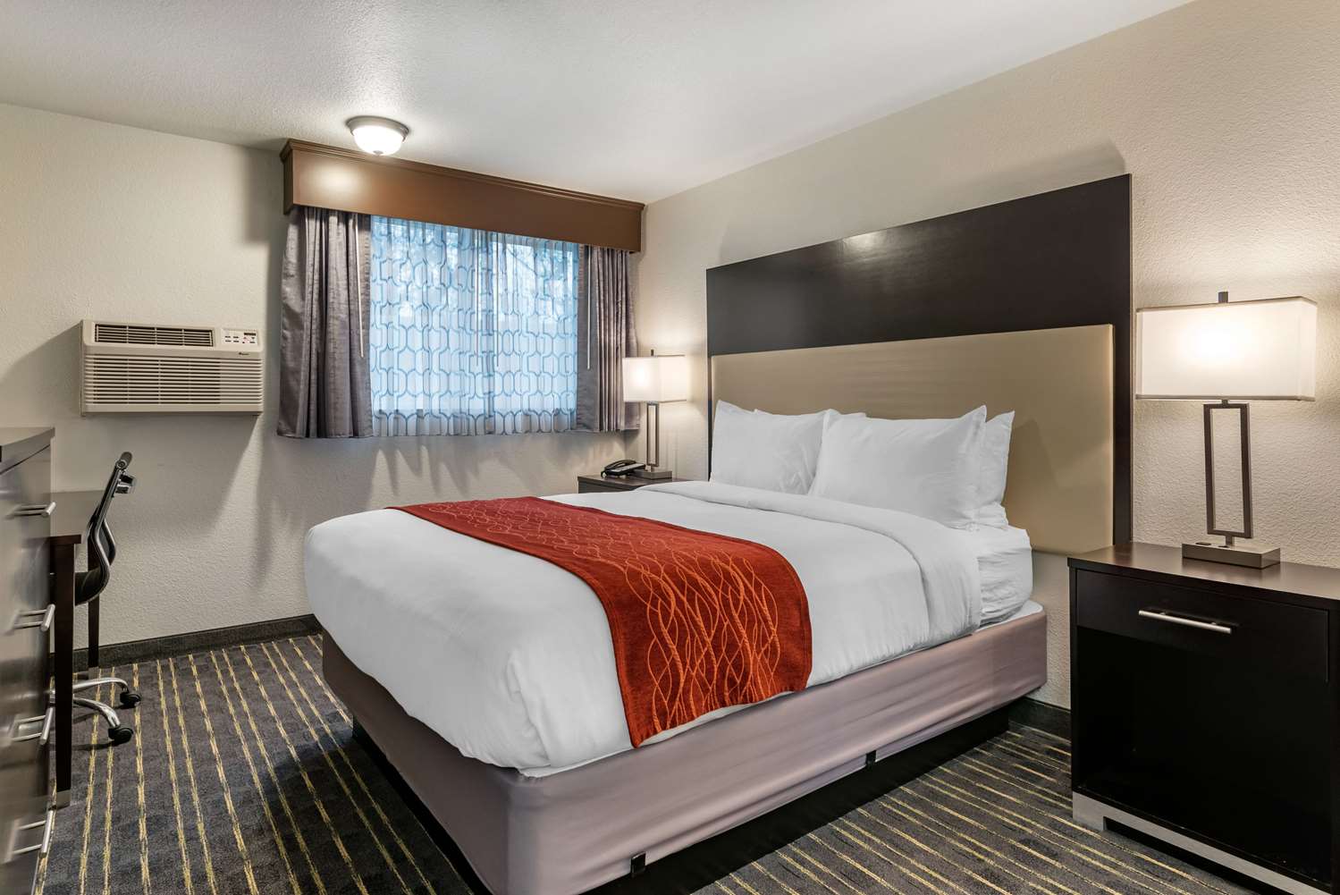 غرفة بسرير كوين، Comfort Inn and Suites Tigard near Washington Square 3/4