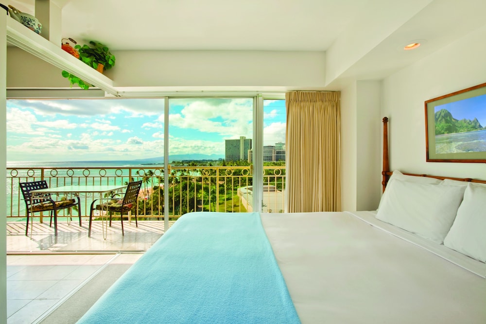 Waikiki Shore by OUTRIGGER 46/81