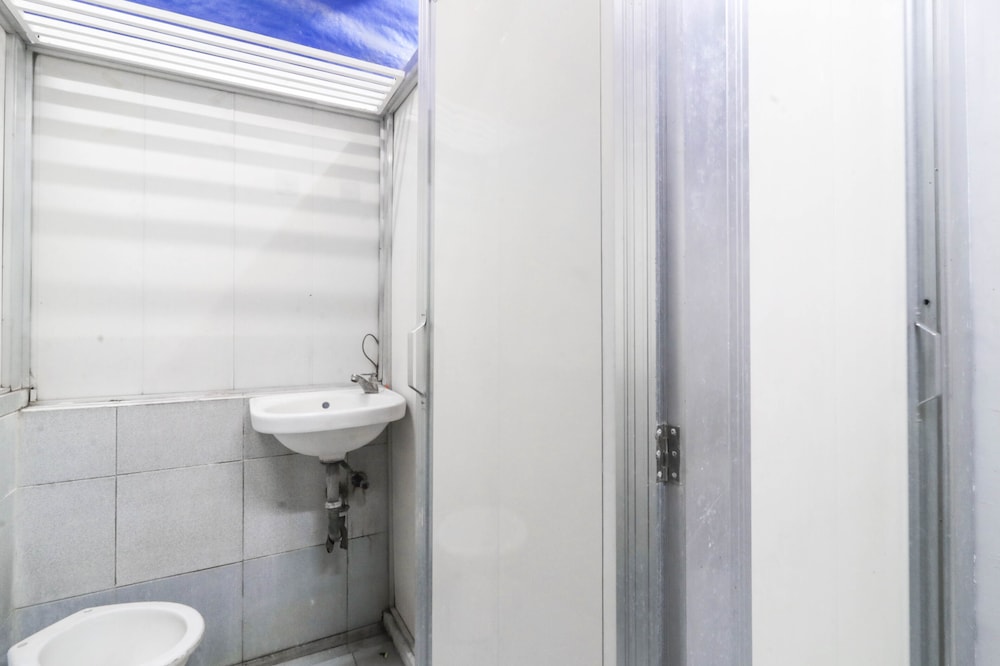 ARK Hostel City Center Manila 36/36