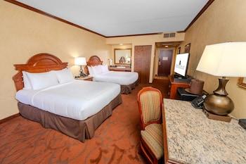 Room, 2 Double Beds, Partial Lake View