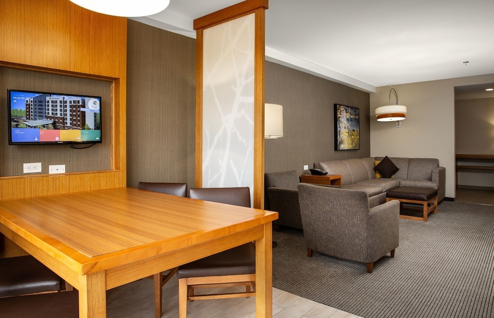 Hyatt Place Edmonton West 34/44