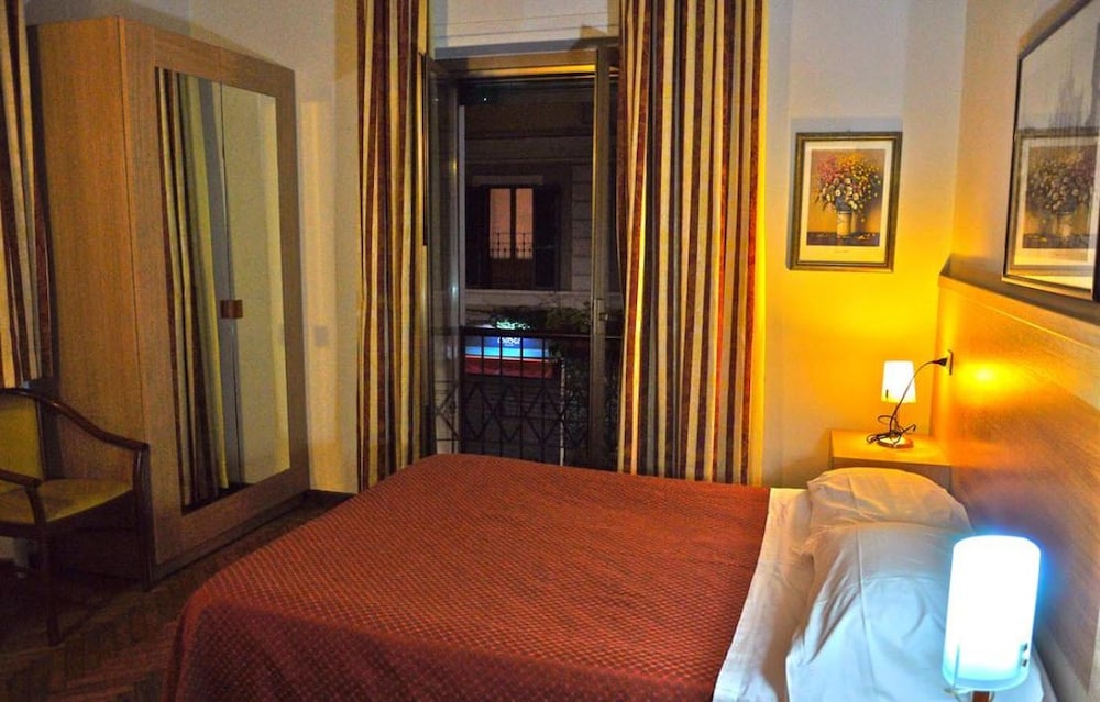 ROOM, DOUBLE BED