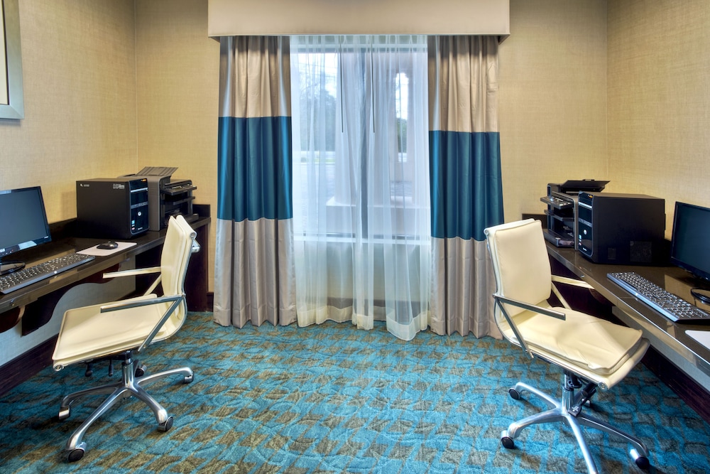 Holiday Inn Express Hotel Amp Suites Oak Ridge 44/46