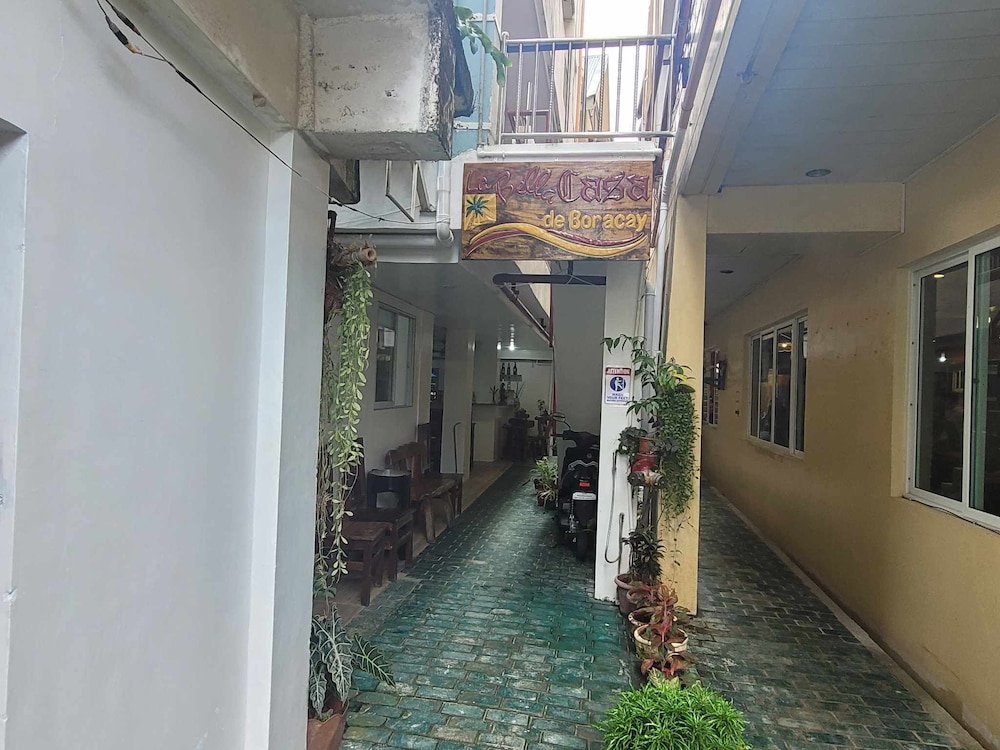LA BELLA CASA DE BORACAY 52/57