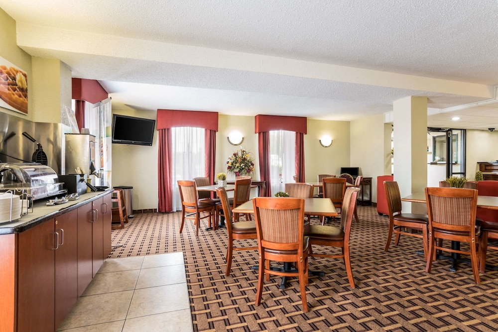 Quality Inn Battleboro - Rocky Mount 27/38