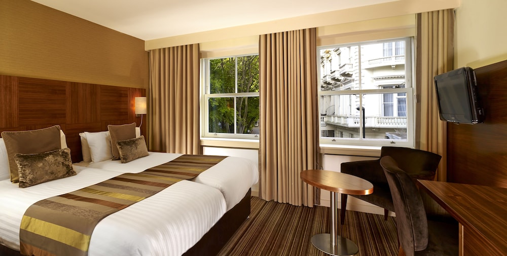 EXECUTIVE, TWIN BEDS