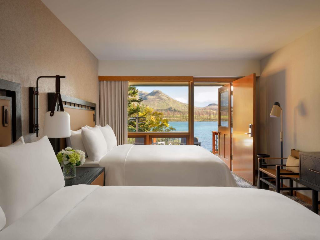 1 Bedroom, Stunning, Suite, 2 Queen Beds, Lake View