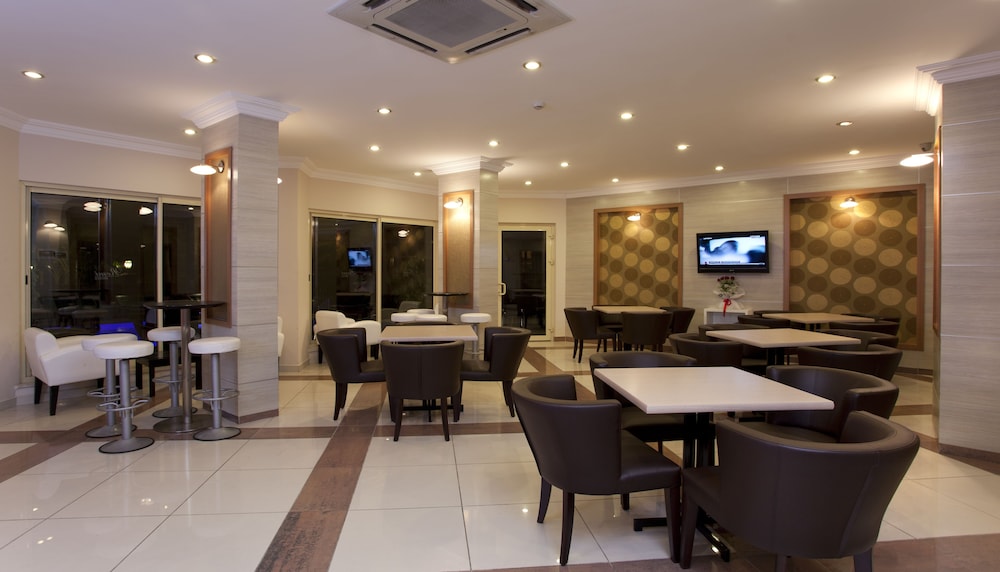 Remi Hotel 18/32