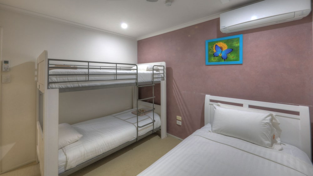 ATHERTON HINTERLAND MOTEL 15/40