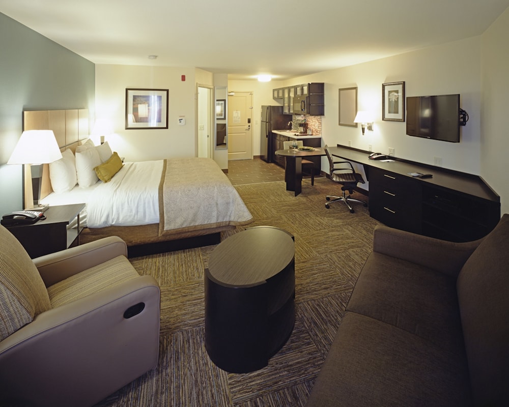 Candlewood Suites Fort Collins 24/39