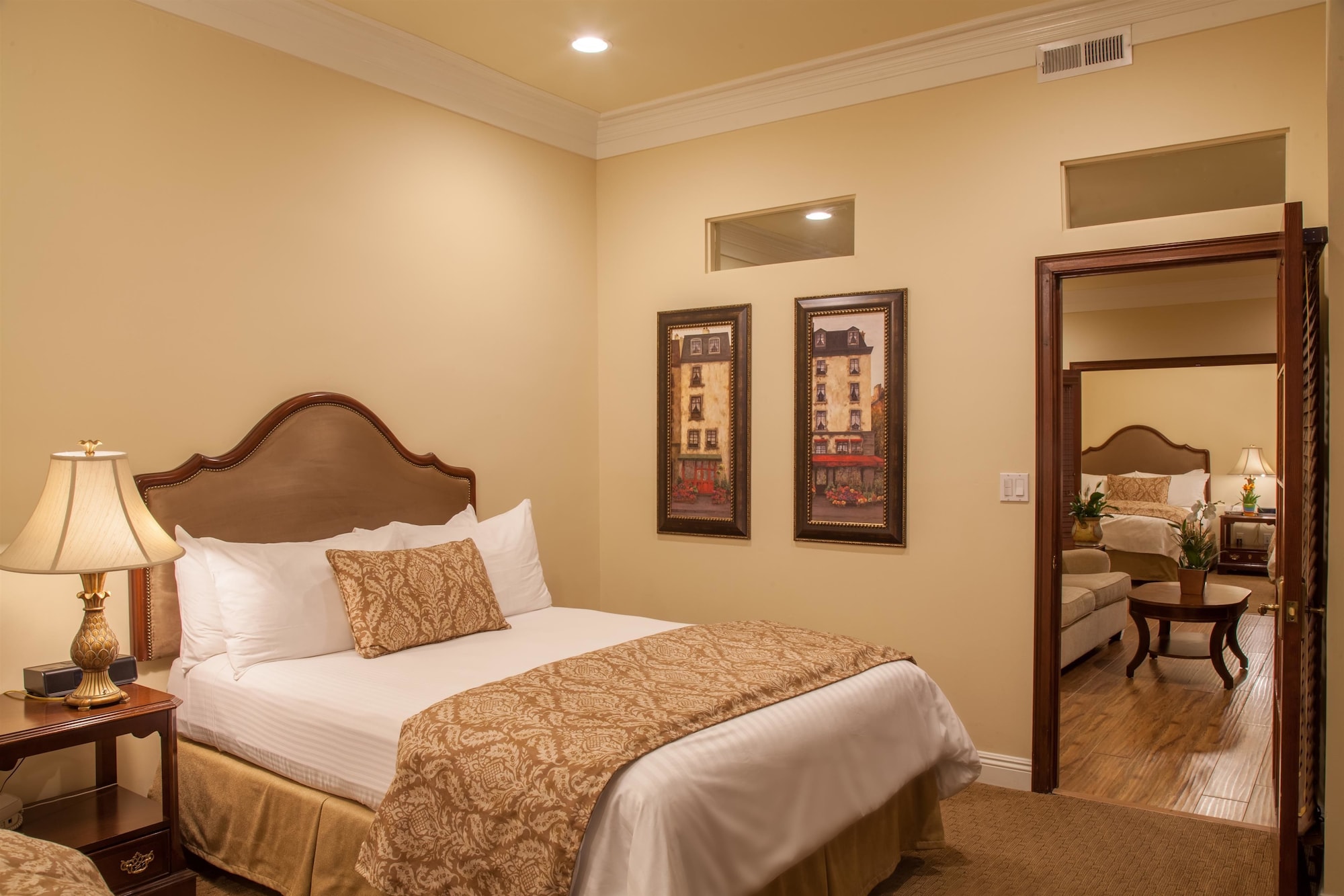 Suite, Multiple Beds, Living Room, Sofa
