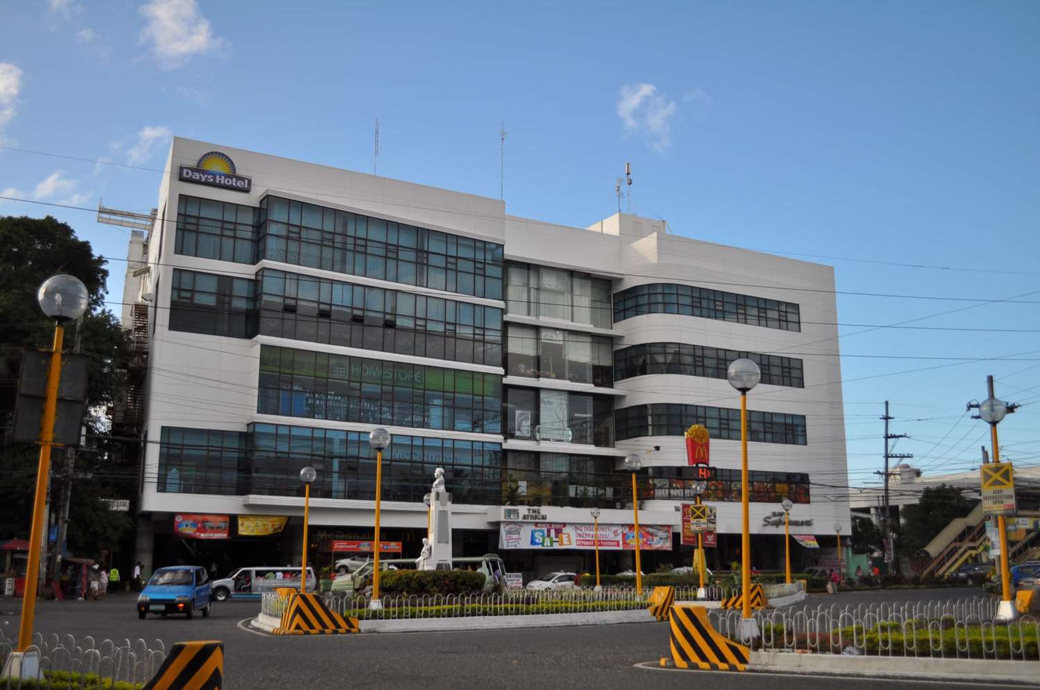 Days Hotel by Wyndham Iloilo 1/9