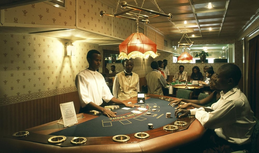 Royal Court Hotel 30/38