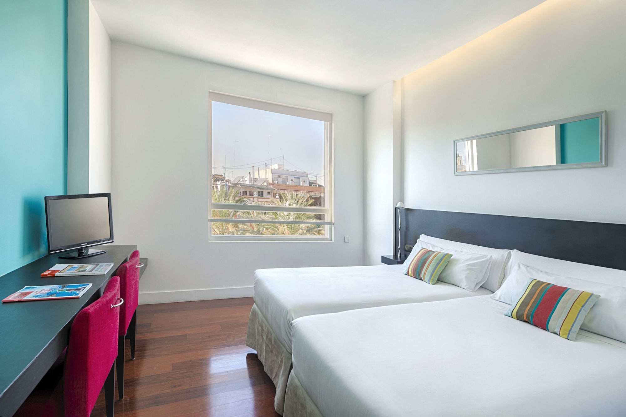 ROOM, DOUBLE OR TWIN BED, JETTED TUB