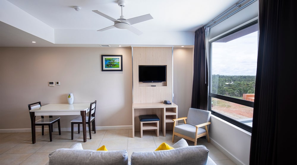Cassowary Hotel 17/25