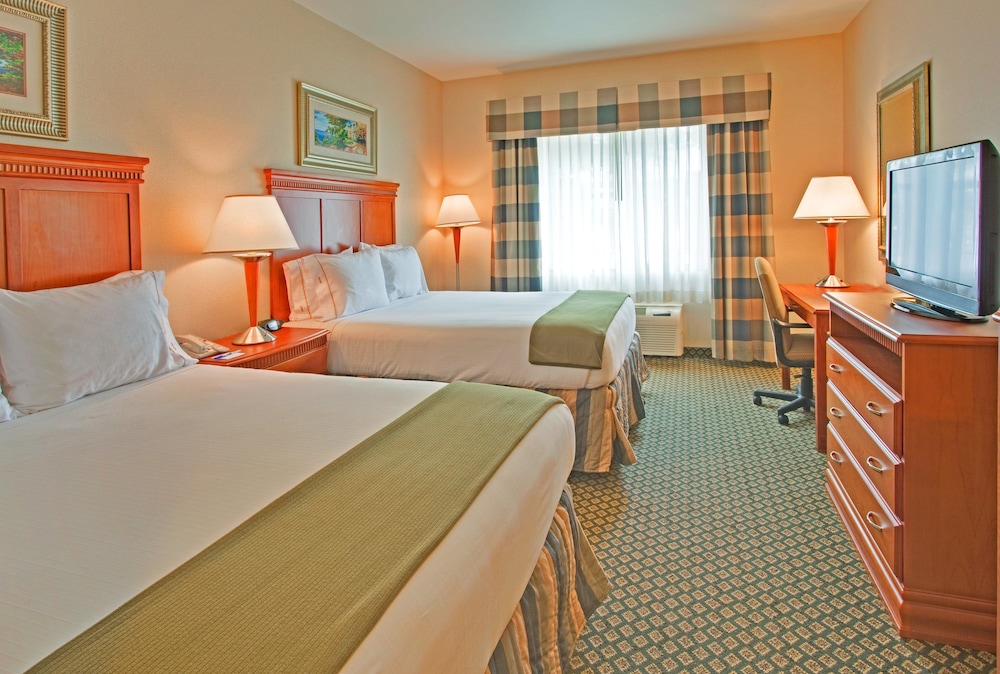 Holiday Inn Express Suites Rancho Cucamonga 11/57