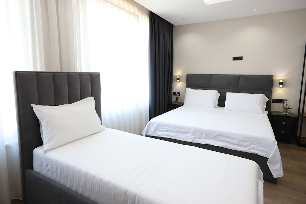 Imperator Hotel 22/62