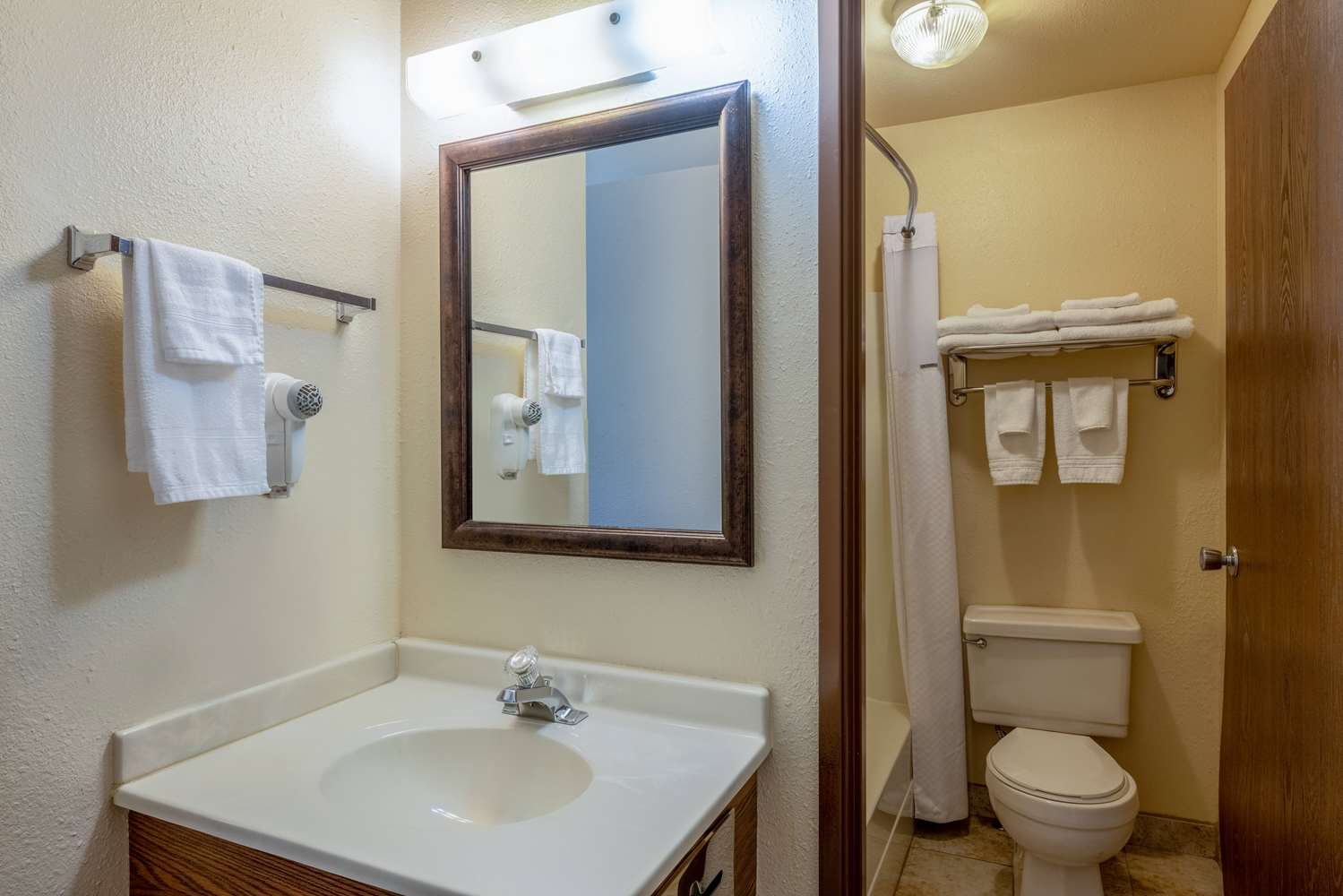 Super 8 By Wyndham Butte Mt 50/51